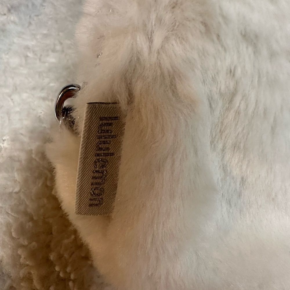 lululemon athletica Everywhere Belt Bag
Plush Fleece - Picture 6 of 9